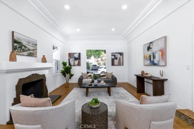 4325 9th Avenue, Los Angeles, CA 90008