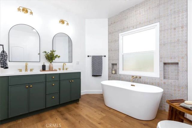 4325 9th Avenue, Los Angeles, CA 90008