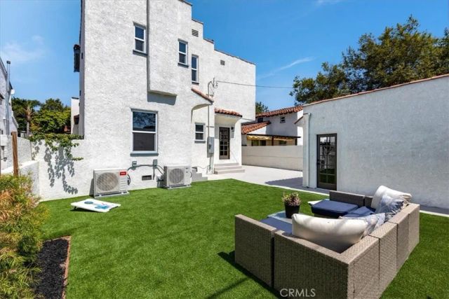 4325 9th Avenue, Los Angeles, CA 90008