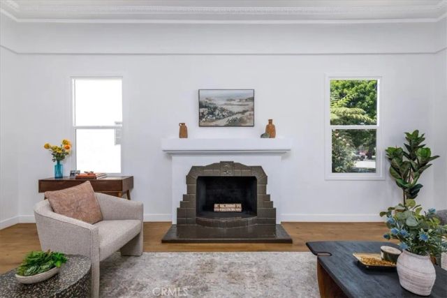 4325 9th Avenue, Los Angeles, CA 90008