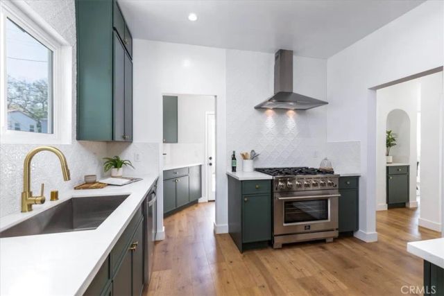 4325 9th Avenue, Los Angeles, CA 90008