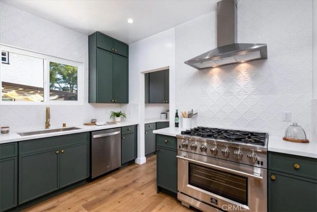 4325 9th Avenue, Los Angeles, CA 90008