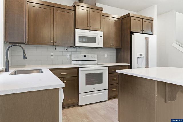 1811 Cousteau Lp SE, Salem, OR 97302