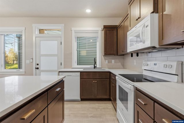 1811 Cousteau Lp SE, Salem, OR 97302