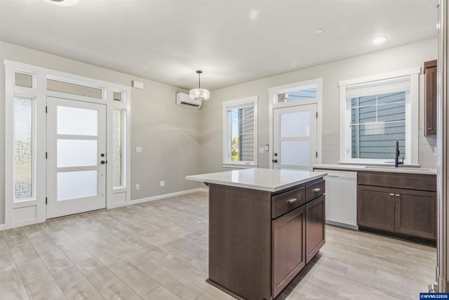 1811 Cousteau Lp SE, Salem, OR 97302