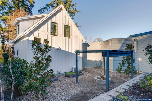 1811 Cousteau Lp SE, Salem, OR 97302