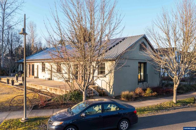 1811 Cousteau Lp SE, Salem, OR 97302