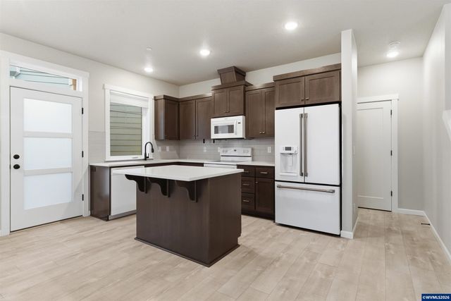 1811 Cousteau Lp SE, Salem, OR 97302