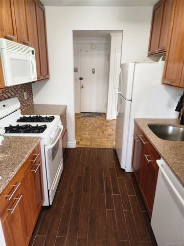 370 Central Avenue 5J, Scarsdale, NY 10583