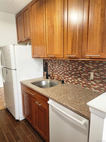370 Central Avenue 5J, Scarsdale, NY 10583