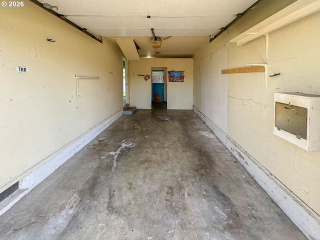 2080 UMPQUA Rd, Woodburn, OR 97071