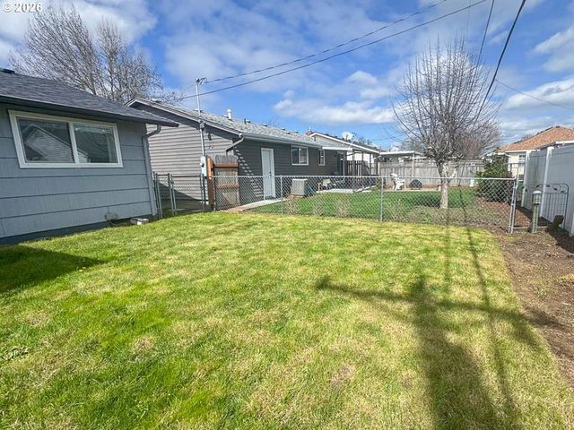 2080 UMPQUA Rd, Woodburn, OR 97071