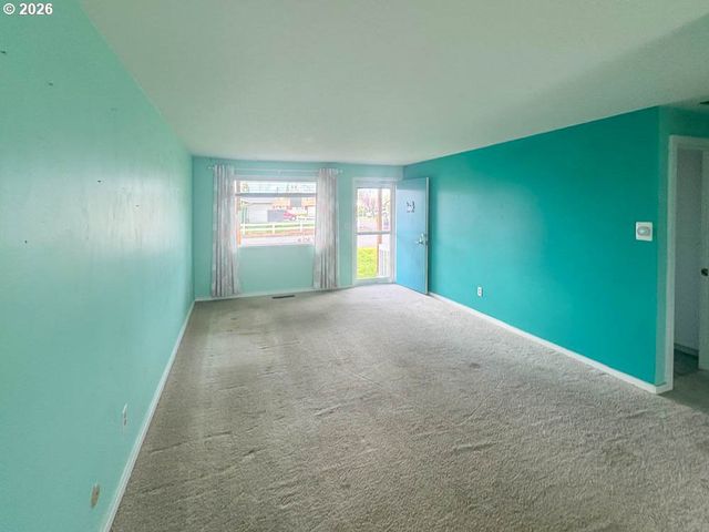 2080 UMPQUA Rd, Woodburn, OR 97071
