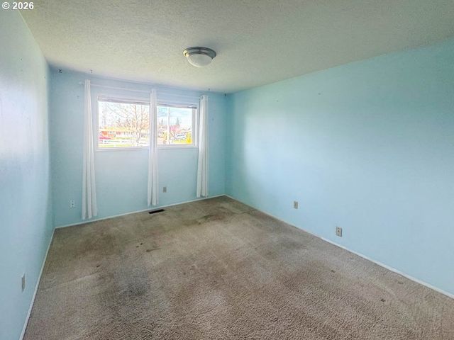 2080 UMPQUA Rd, Woodburn, OR 97071