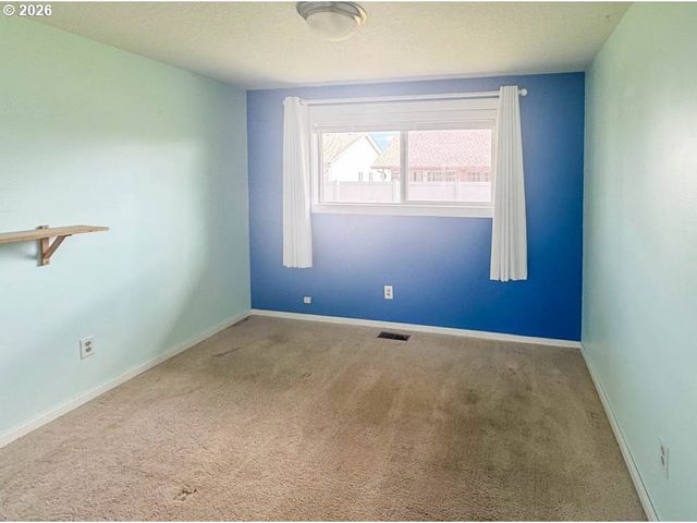 2080 UMPQUA Rd, Woodburn, OR 97071