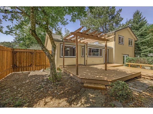 21888 Sw DAKOTA Dr, Tualatin, OR 97062