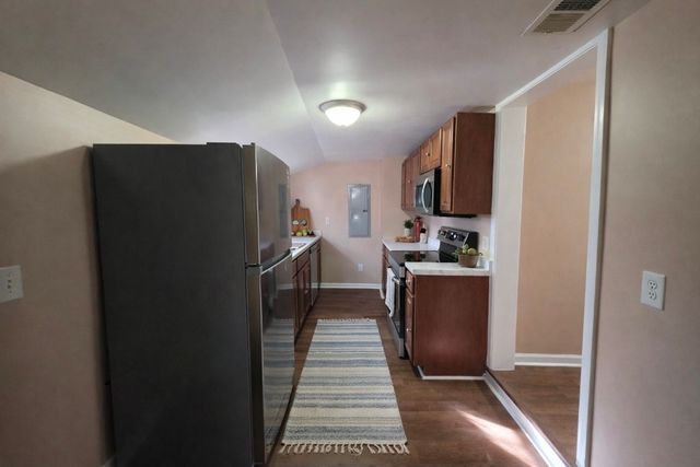 218 Locust St, Clarksville, TN 37042