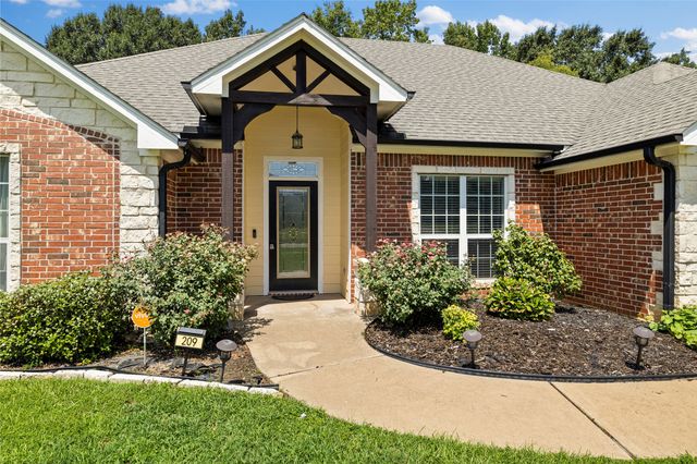 209 Morningstar Drive, Longview, TX 75605