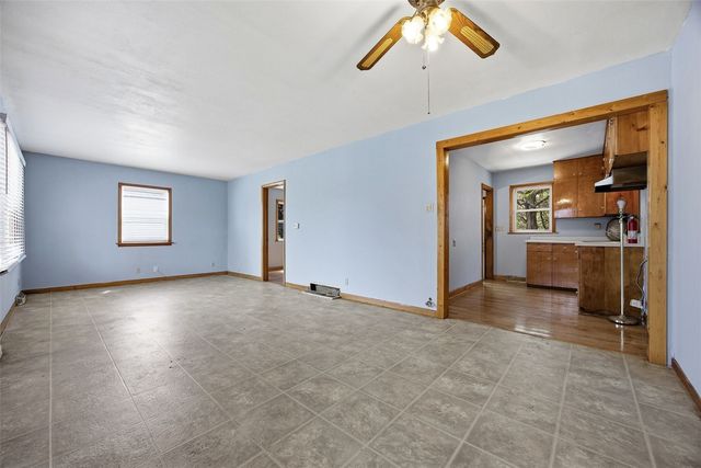 2910 Schaeffer Drive SW, Cedar Rapids, IA 52404