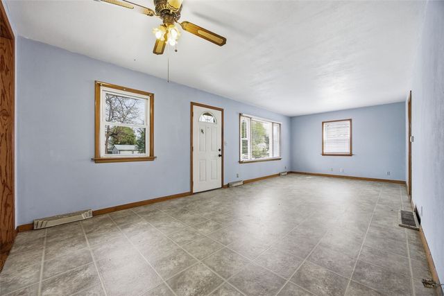 2910 Schaeffer Drive SW, Cedar Rapids, IA 52404