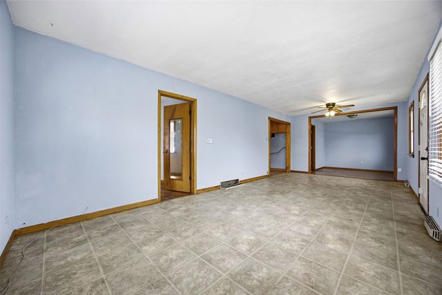 2910 Schaeffer Drive SW, Cedar Rapids, IA 52404