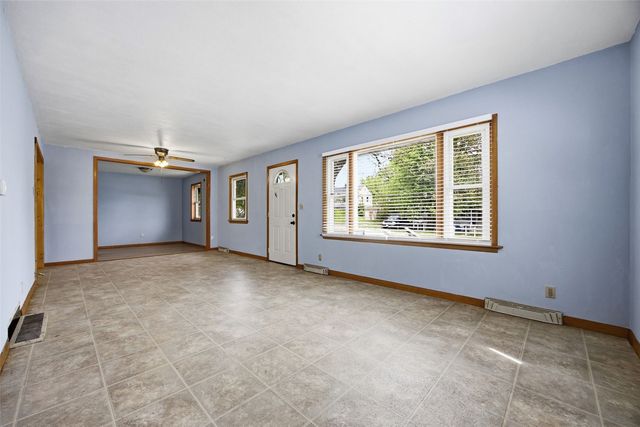 2910 Schaeffer Drive SW, Cedar Rapids, IA 52404
