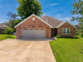 813 Grant Avenue, Prairie Grove, AR 72753