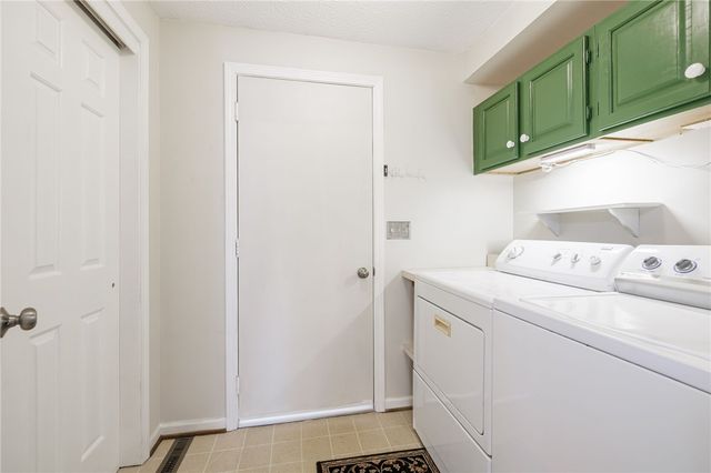 1 Chenin Run, Perinton, NY 14450