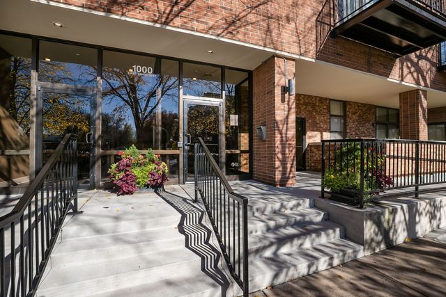 1000 E 53rd Street 219, Chicago, IL 60615