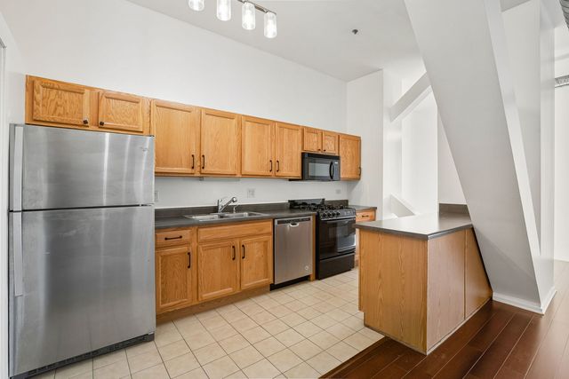 1000 E 53rd Street 219, Chicago, IL 60615