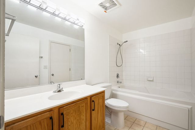 1000 E 53rd Street 219, Chicago, IL 60615