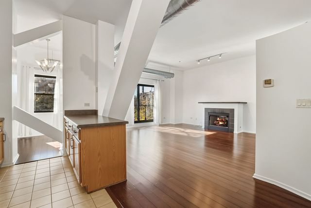 1000 E 53rd Street 219, Chicago, IL 60615