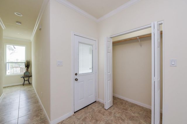 2734 Avenue D, Dickinson, TX 77539