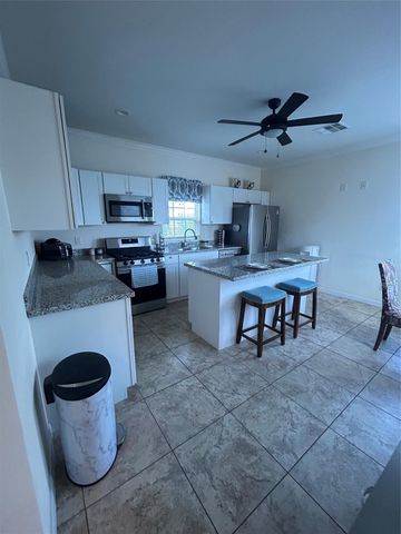 2734 Avenue D, Dickinson, TX 77539