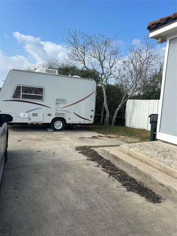 2734 Avenue D, Dickinson, TX 77539