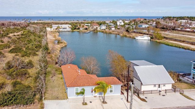 2734 Avenue D, Dickinson, TX 77539