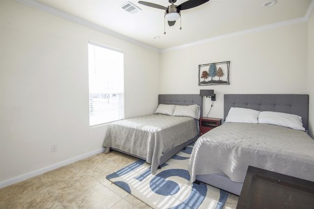 2734 Avenue D, Dickinson, TX 77539