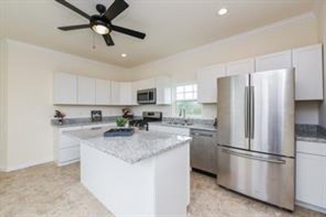 2734 Avenue D, Dickinson, TX 77539