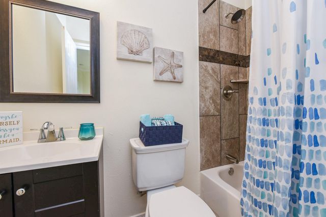 2734 Avenue D, Dickinson, TX 77539