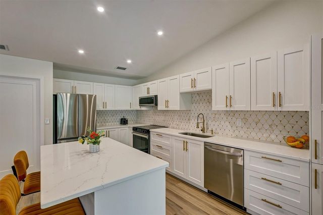 3925 OAKHURST BOULEVARD, Sarasota, FL 34233