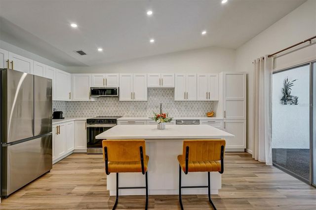 3925 OAKHURST BOULEVARD, Sarasota, FL 34233