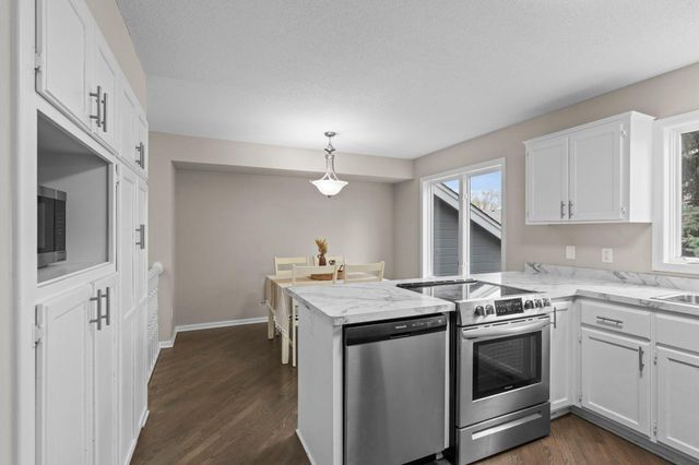 1107 Prairie Court S, Shakopee, MN 55379