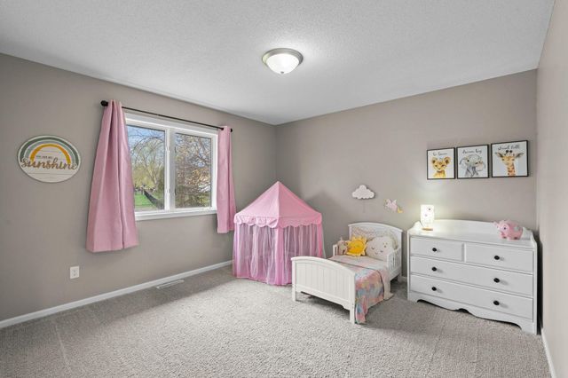 1107 Prairie Court S, Shakopee, MN 55379