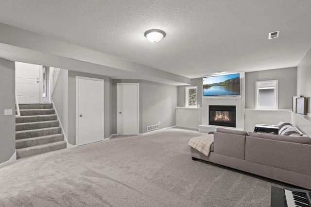 1107 Prairie Court S, Shakopee, MN 55379