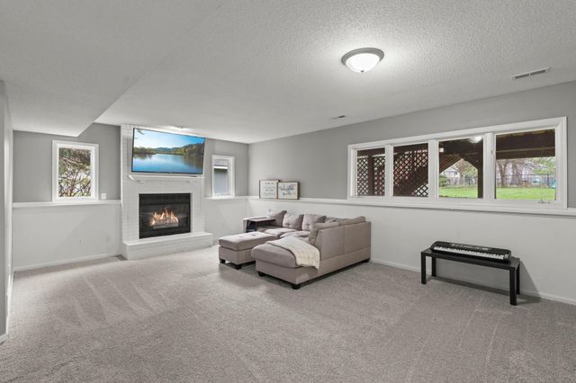 1107 Prairie Court S, Shakopee, MN 55379