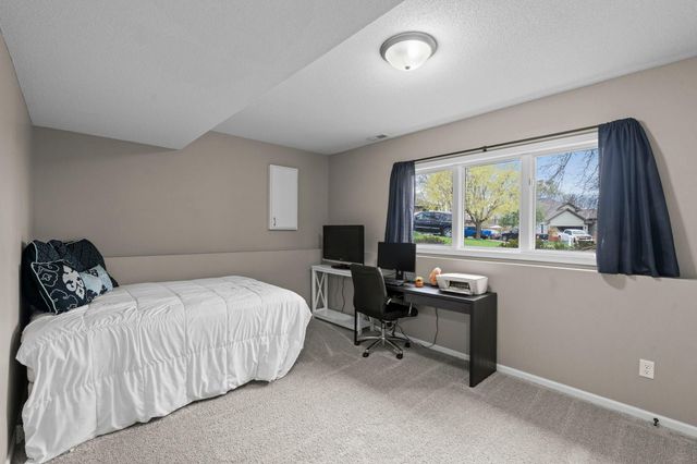 1107 Prairie Court S, Shakopee, MN 55379