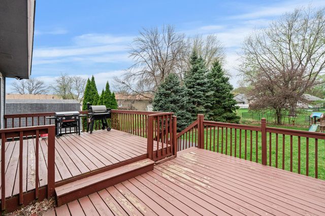 1107 Prairie Court S, Shakopee, MN 55379