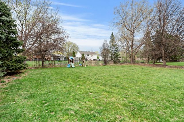 1107 Prairie Court S, Shakopee, MN 55379