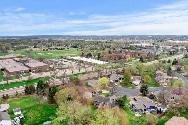 1107 Prairie Court S, Shakopee, MN 55379