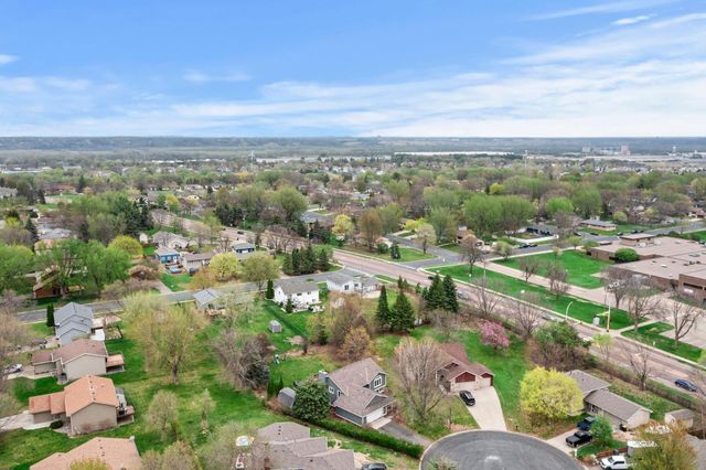 1107 Prairie Court S, Shakopee, MN 55379